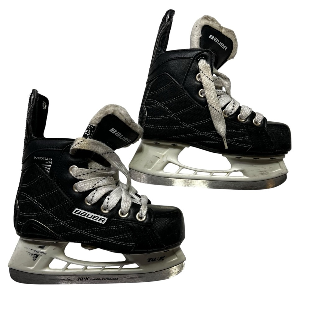 Bauer‎ Black and White Ice Skates